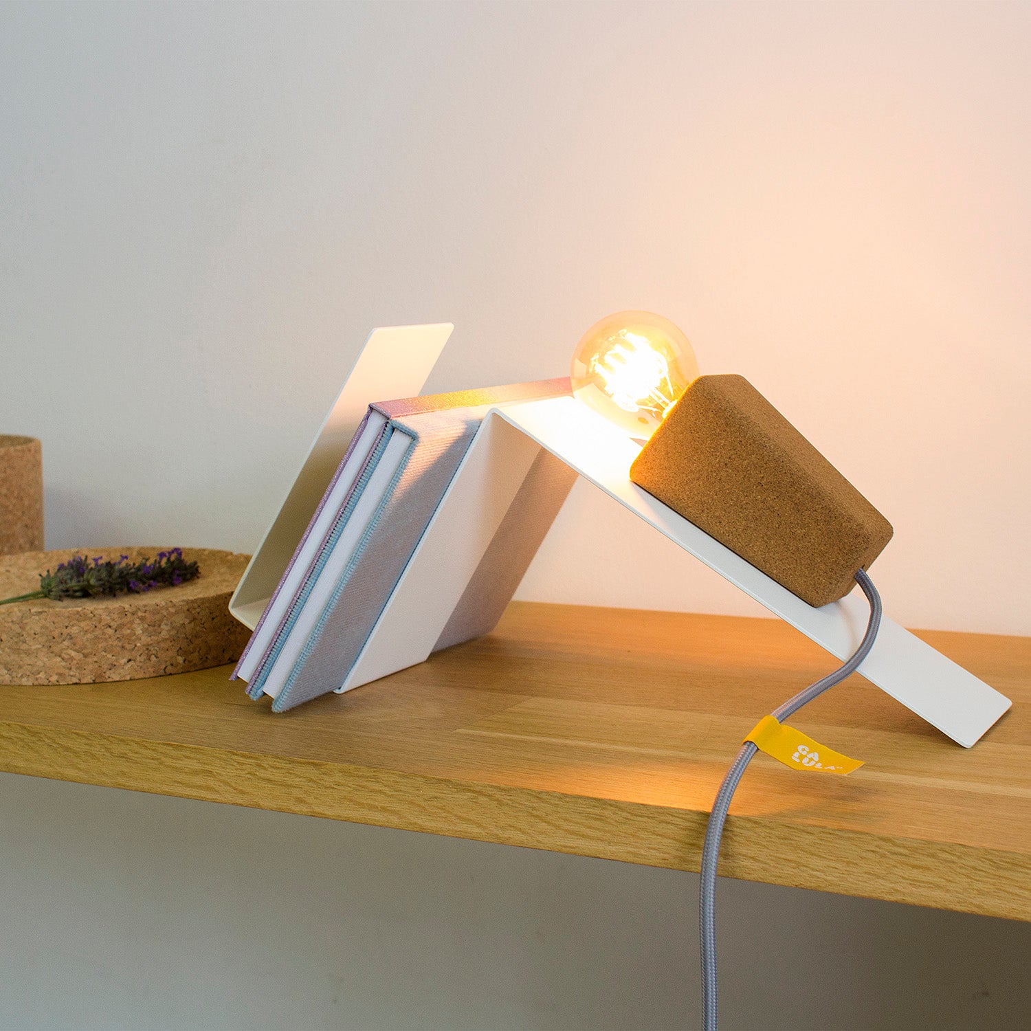 Luminária de mesa Glint nº 1 - base branca