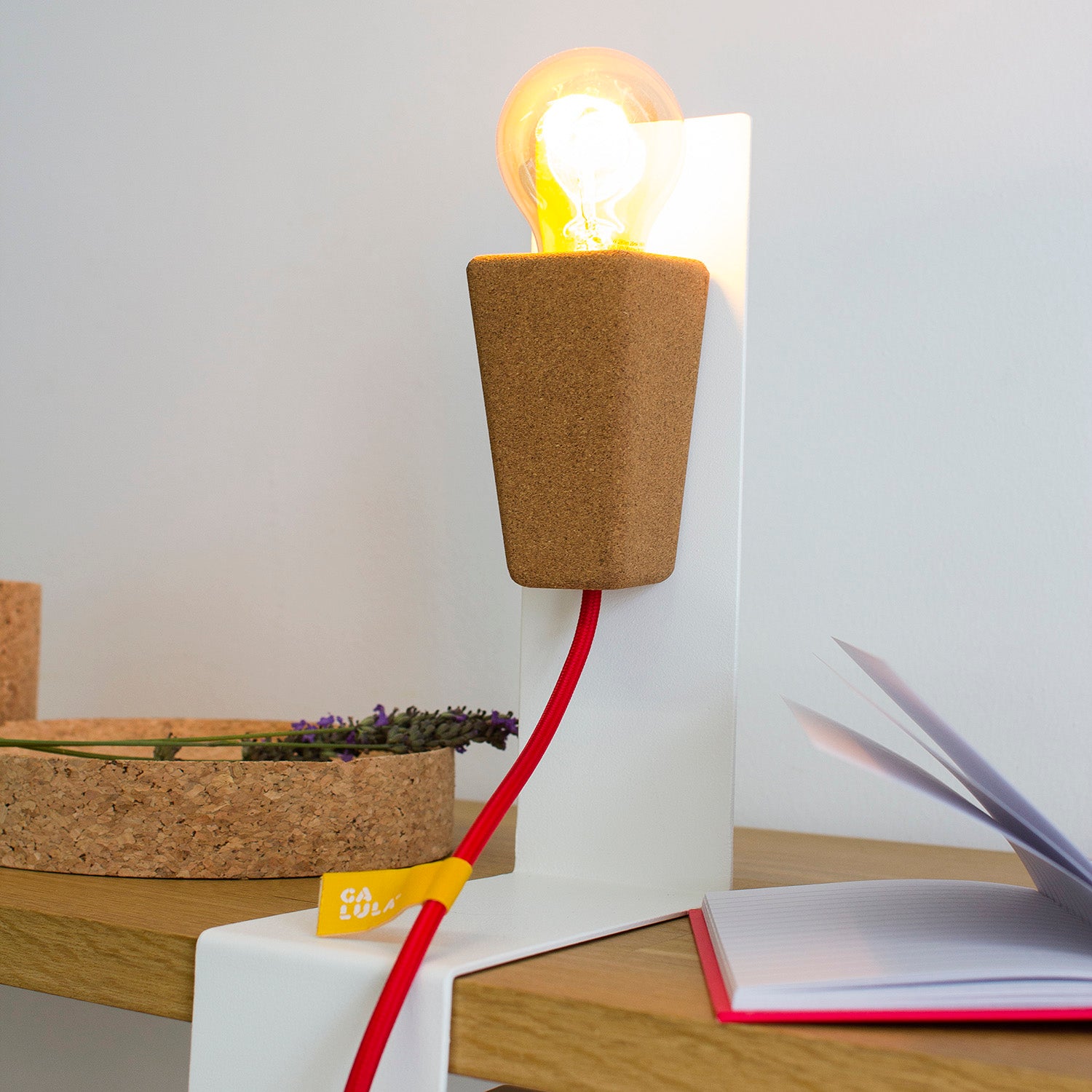 Luminária de mesa Glint nº 1 - base branca