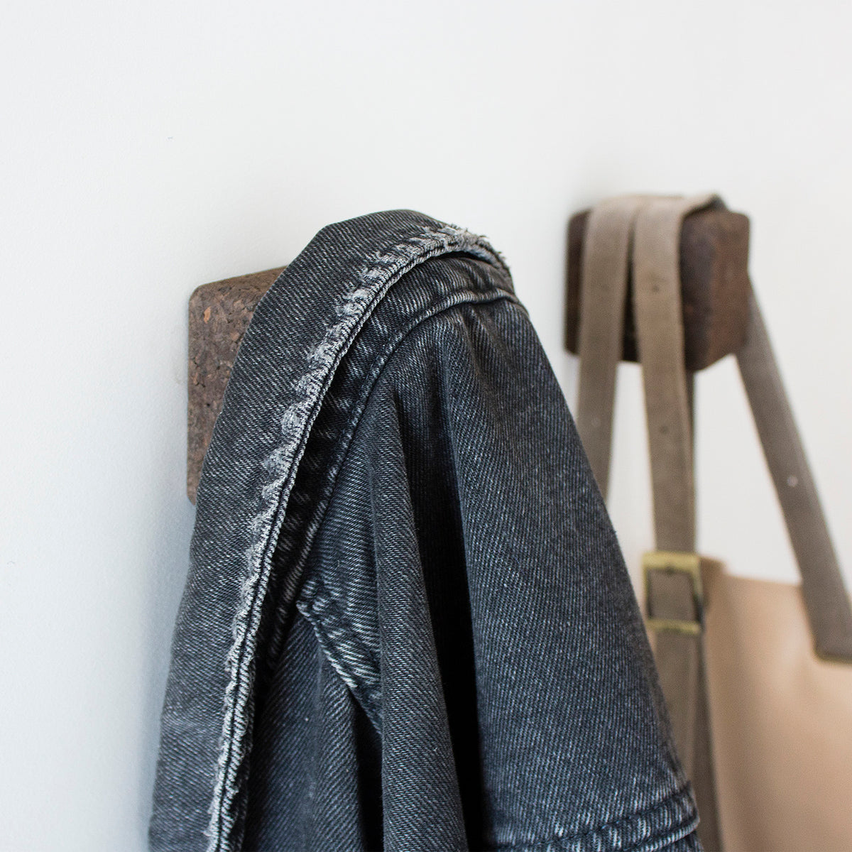 Pega Hook – Geometric Wall Hook in Expanded Cork