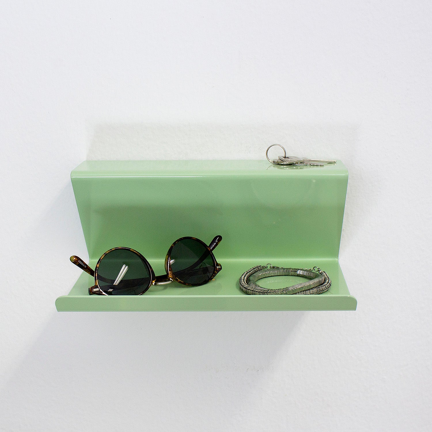 Vinco floating shelf
