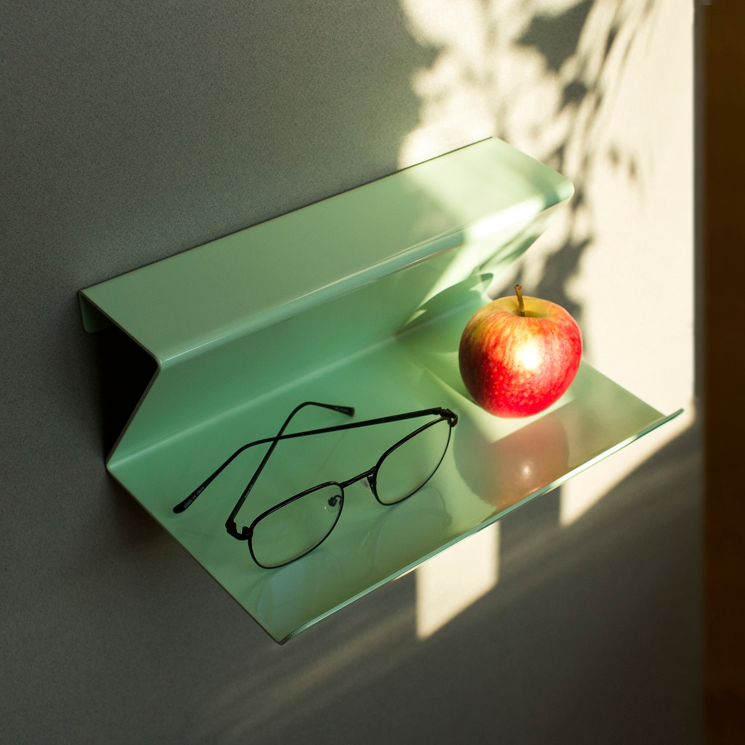 Vinco floating shelf