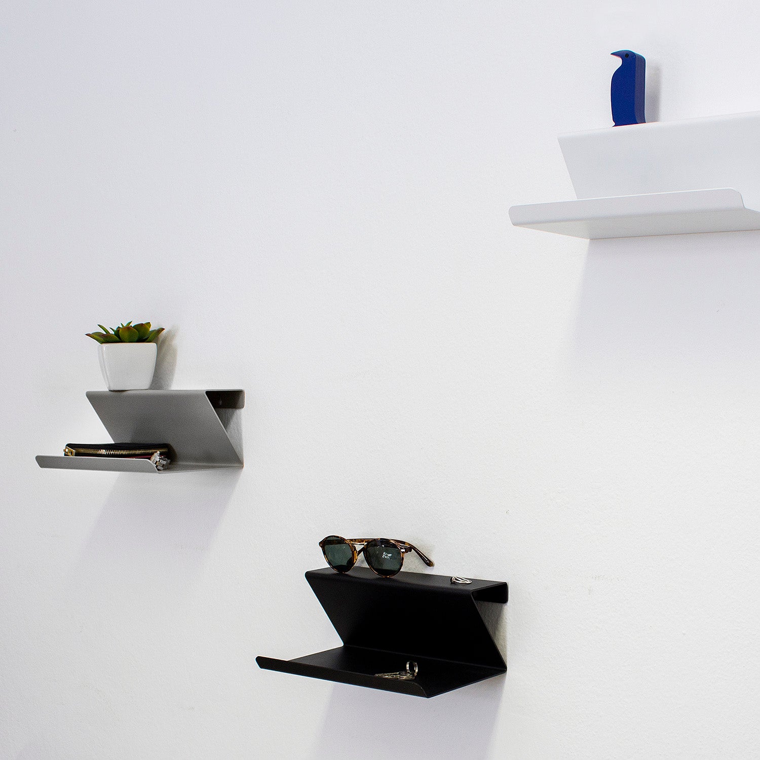 Vinco floating shelf