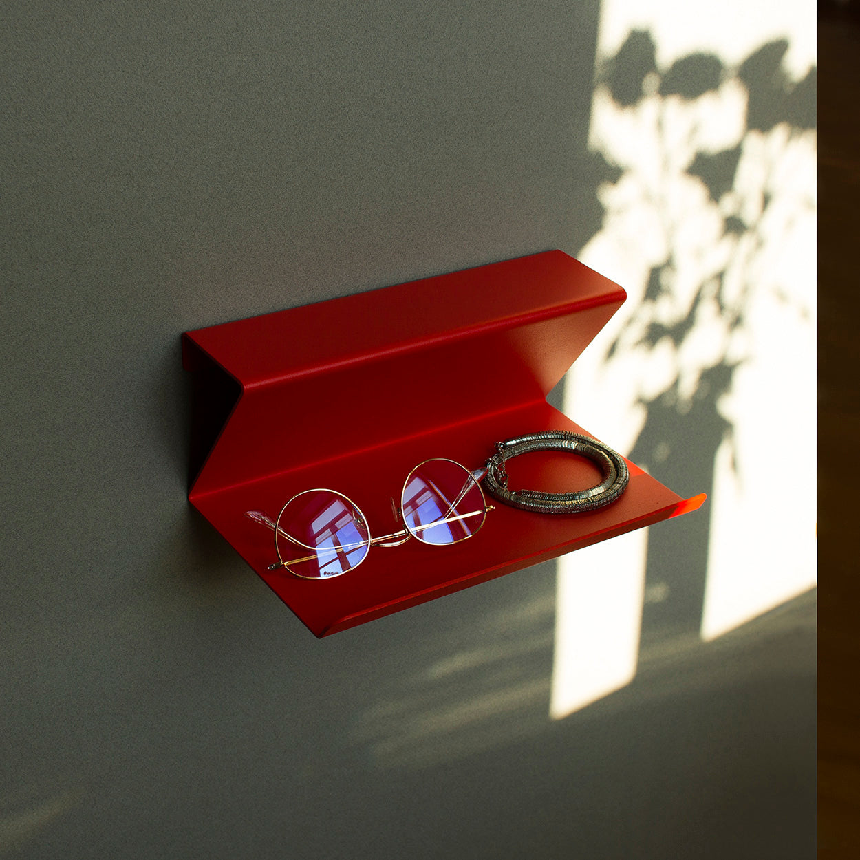 Vinco floating shelf