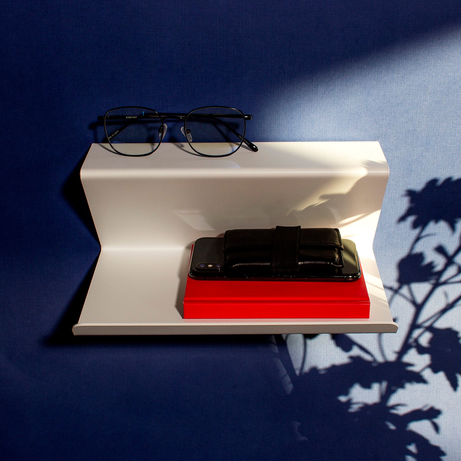 Vinco floating shelf