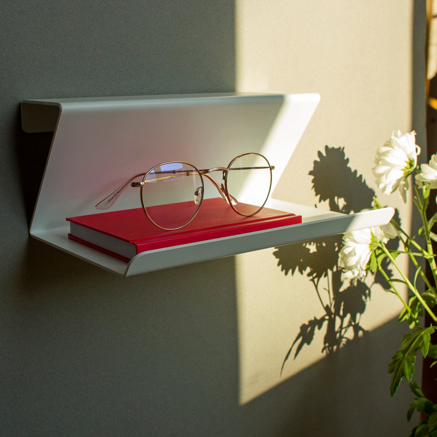 Vinco floating shelf